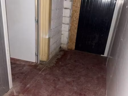 box b10b 1 4m *4m =5 64m2 à 49