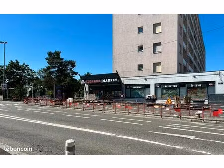 à vendre – murs commerciaux sur axe à fort passage