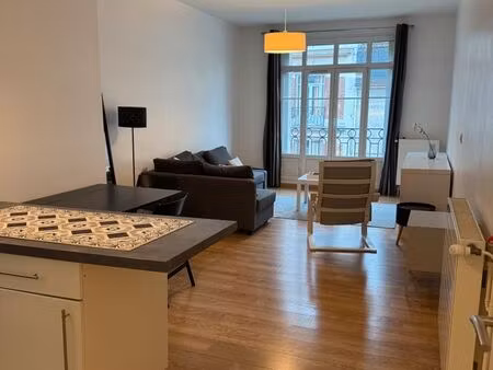 f2  68m2  hypercentre de reims