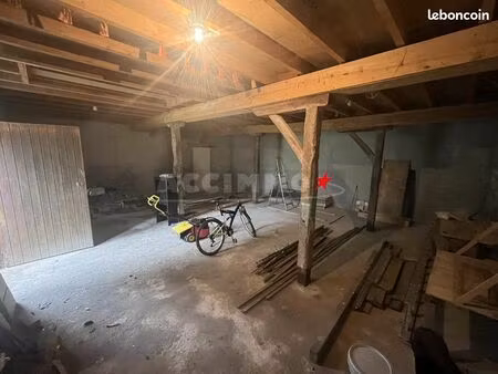 parking/box 1 pièce 50 m²