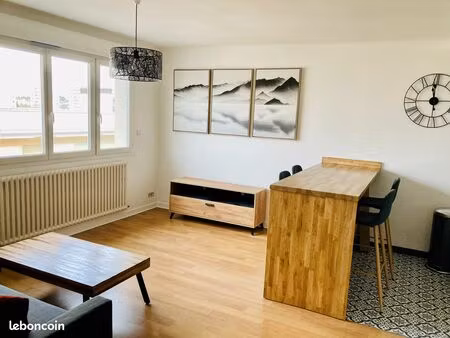 appartement meublé t2 bis de 50m2 au centre de vannes  avec ascenseur