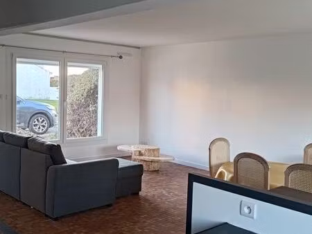 maison meublée 3 chambres + jardin + garage. secteur ultra calme  proche du centre-ville