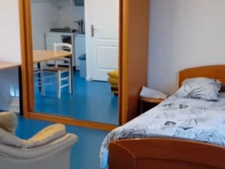 grand studio meublé très bien situé