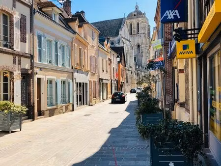 local commercial rénové - 40 m² - centre ville - idéal institut / salon / boutique / alime