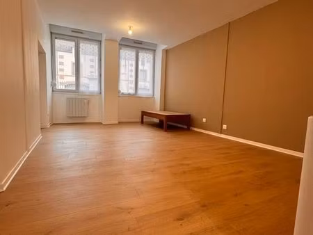 grand studio rénové mareuil/ay avec parking privé