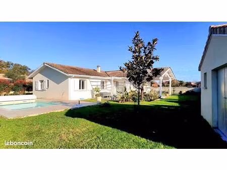 a vendre jolie maison de plain-pied 4 pièces + bureau + piscine  proche bassin d'arcachon 