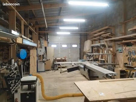 location hangar avec bureau