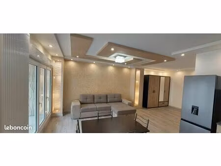 location d'un beau studio avec balcon