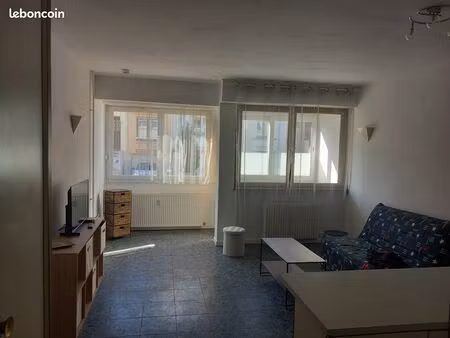 location studio meublé