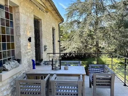 maison 9 pièces 225 m²