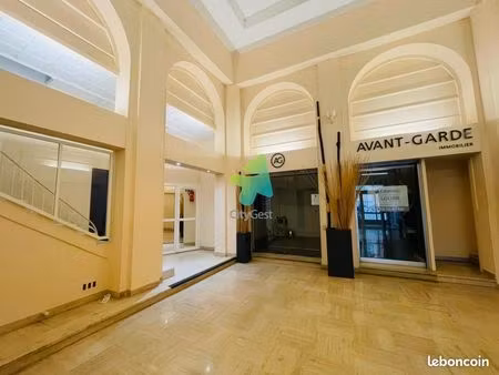 local salon esthétique  coiffure 65 m²