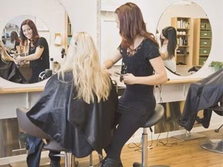 salon de coiffure - clé en main - emplacement centre bourg - clientèle fidèle