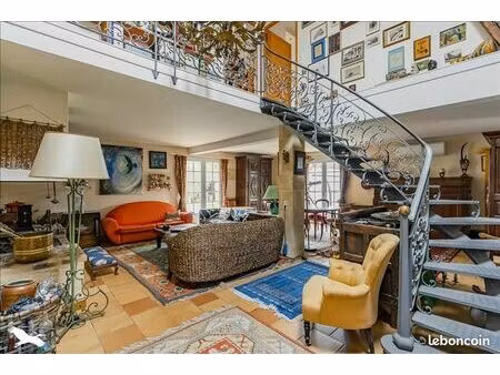 maison 9 pièces 270 m²