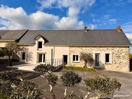 belle longère 156m2- 4 chambres- grand séjour 55 m2 - terrain clos plein sud