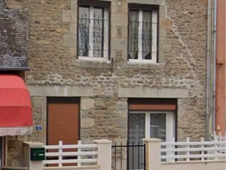 maison à vendre en trois partie   la première quatre chambres salon salle de bain  la deux