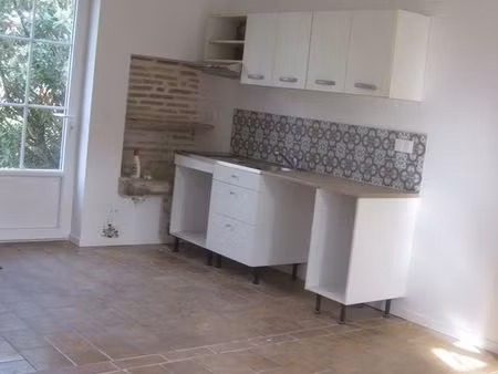 t2 maison mitoyenne avec petit jardin