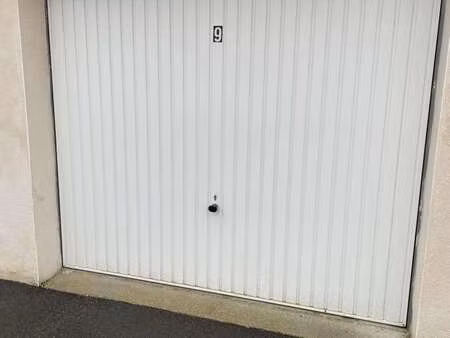 location garage box et parking à cossé-le-vivien (53230) : à louer / 15m² cossé-le-vivien