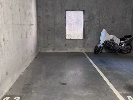 place de parking proche de la gare de vertou