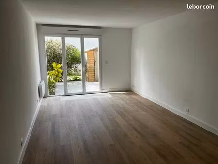 charmant t2 de 51 m² avec terrasse arborée et parking privé