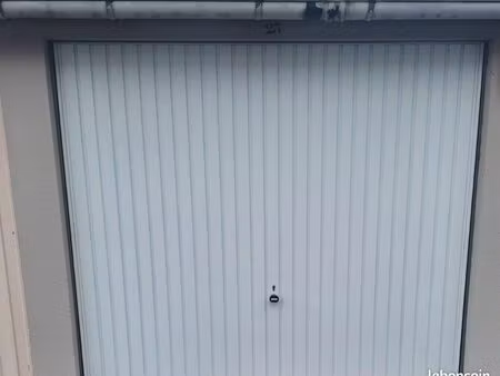 garage  box privé  électricité comprise