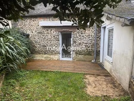 immeuble en pierre et jardinet avec 3 habitations proche de la mer