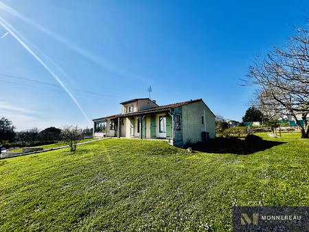 maison individuelle avec jardin et garage