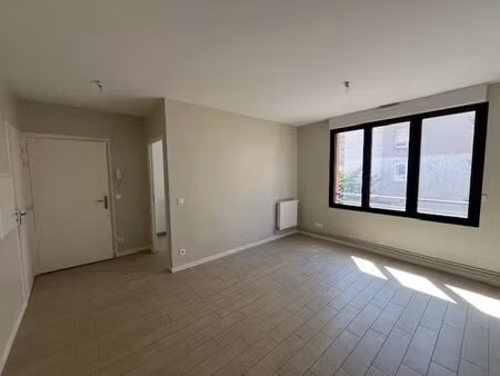 3 pieces - le kremlin bicetre