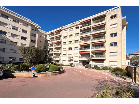 marseille 8ème proche mer et parc borely : t3 dans résidence