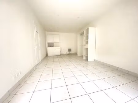 exclusivite - studio de 25m² à louer en rdc centre ville du perray en yvelines