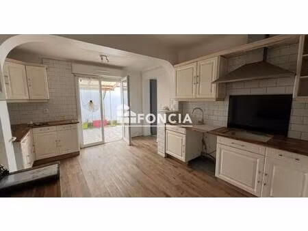 a vendre - maison 8 pièces - proche commerces et transports