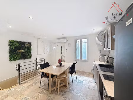 maison de ville meublée avec 2 chambres et espace cinéma / orange