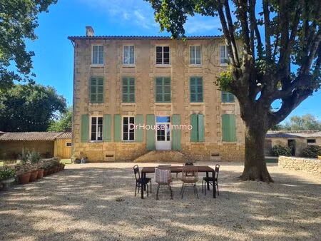 maison de maître 272 m² 6 chambres dépendances 400 m² terrain 7 000 m² piscine