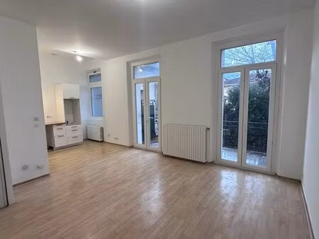 appartement t3 70m2 balcon centre ville cavaillon