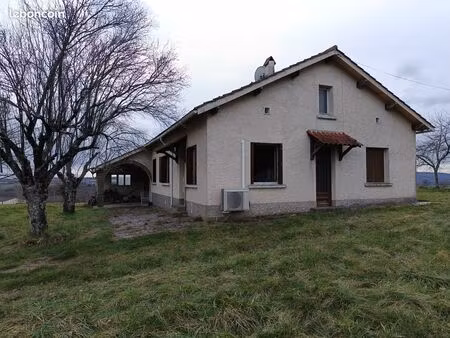 maison t4 sur terrain arboré de 2800 m2