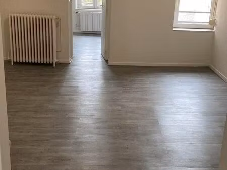 grand 2 pièces 62 m2 refait recemment