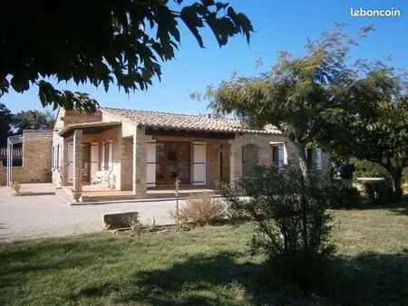 mazan villa en pierres apparentes 84380