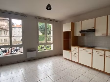 t2 hyper centre proche bus