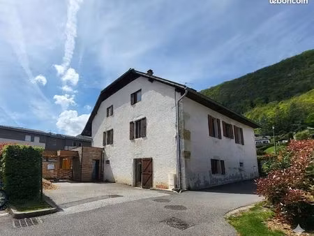 location local commercial