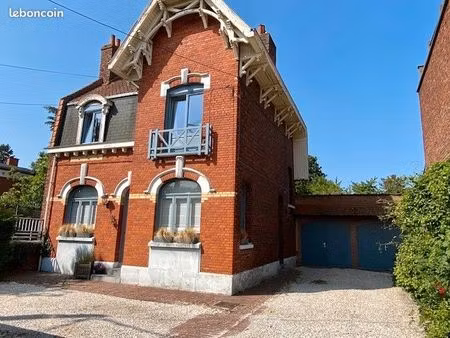 superbe maison bourgeoise individuelle – 5 chambres – 930 m² de terrain arboré – garage 2 