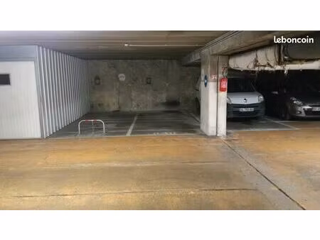 location parking 75010