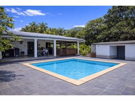 villa avec piscine  5 pièces à remire montjoly (973)