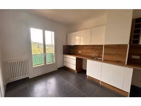 location appartement  89.18 m² t-3 à vence  1 370 €