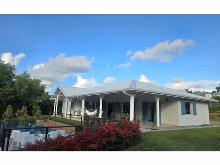 location maison  142.58 m² t-4 à le françois  2 800 €