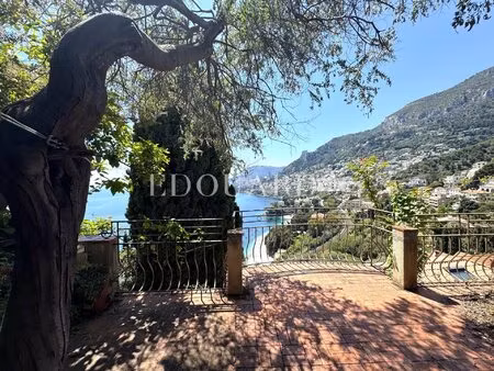 en exclusivité villa à vendre avec magnifique vue mer panoramique jusqu’à la principauté..