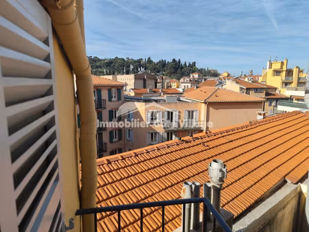 proche place du pin 2p duplex avec terrasse et balcon