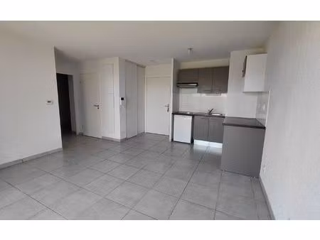location appartement  m² t-2 à gratentour  575 €