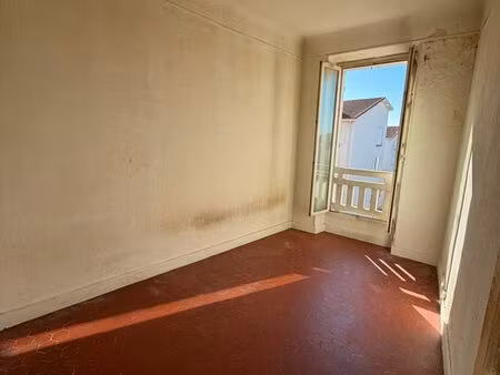 appartement t2 à rénover bel immeuble