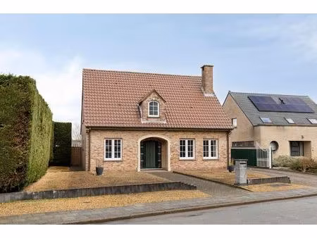 mooie open bebouwing met bijgebouw en grote tuin