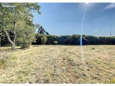 terrain 610 m² ardon