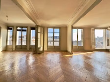élégant appartement parisien 180m2 étage élevé vue plein ciel sans vis-à-vis